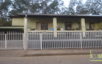 Casa em Cambuí- saída para duas ruas Cod 259