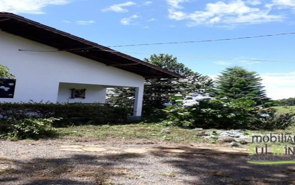Sítio em Cambuí com 3,5 alqueires, com duas casas e 1.500 m² de estufa suspensa