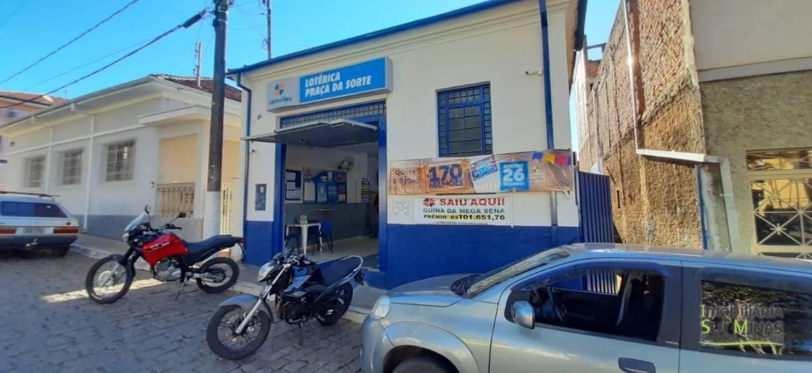 Casa no centro de Córrego do Bom Jesus MG Com Ponto Comercial