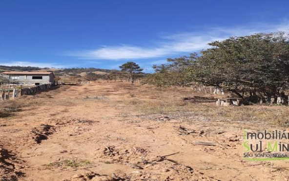 Terreno de 1.600 m² em Cambuí MG com Riacho nos Fundos
