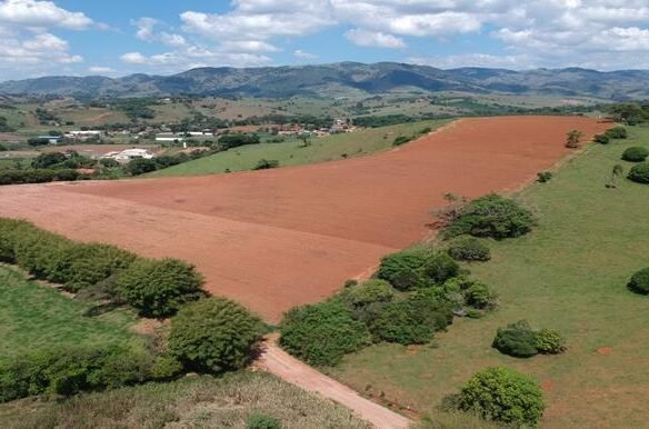 Área industrial de 145.200 m² a venda em Cambuí MG