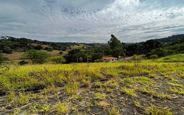 Lote a venda em Cambuí com 224 m² com Linda Vista das Montanhas