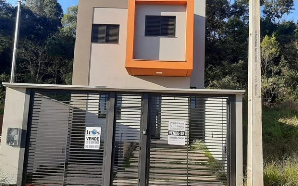 Casa Nova com Arquitetura Moderna a Venda em Cambuí MG
