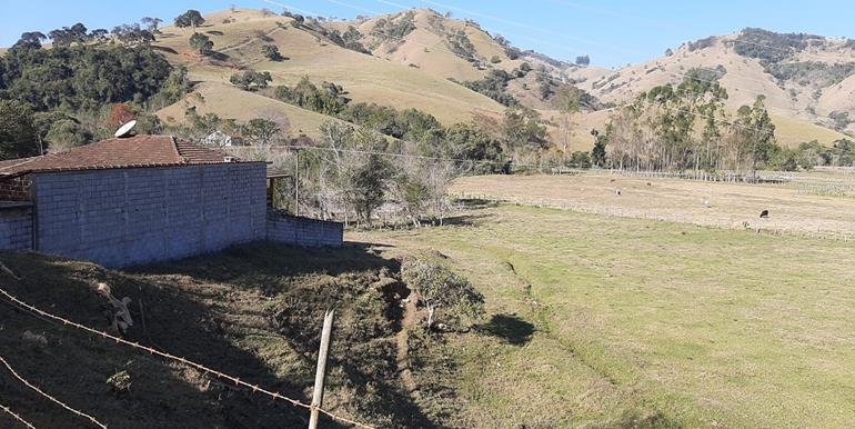 Chácara com Rio na Divisa a Venda em Cambuí MG