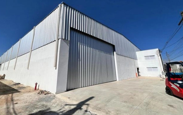 Galpão de 800 metros as Margens da Fernão Dias para Locação em Cambuí MG