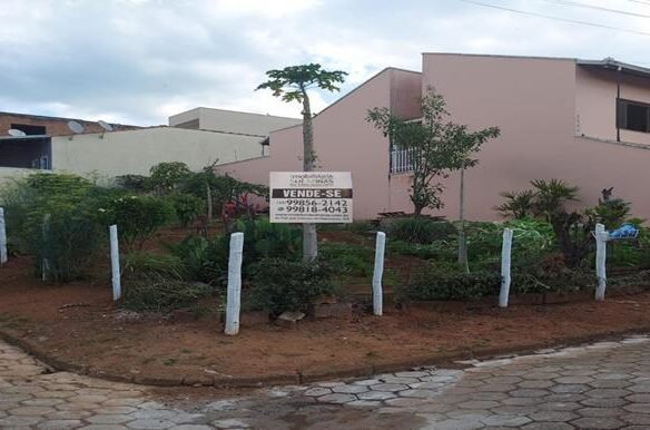 Lote com 200 m² sendo 10 metros de frente a Venda em Cambuí MG
