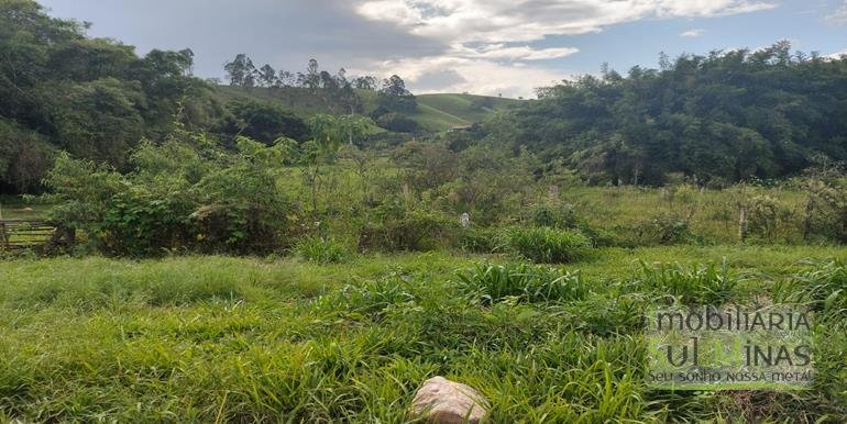 Terreno rural com acesso calçado no Córrego do Bom Jesus MG Cód. 1669