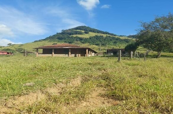 Terreno a 2km da Cachoeira com 2000 m² a Venda em Cambuí MG