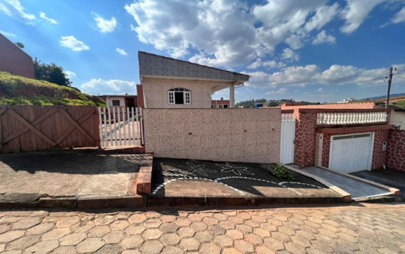 Casa 3 dormitórios sendo uma Suíte com Closet a Venda em Cambuí MG Cód. 1768 (15)