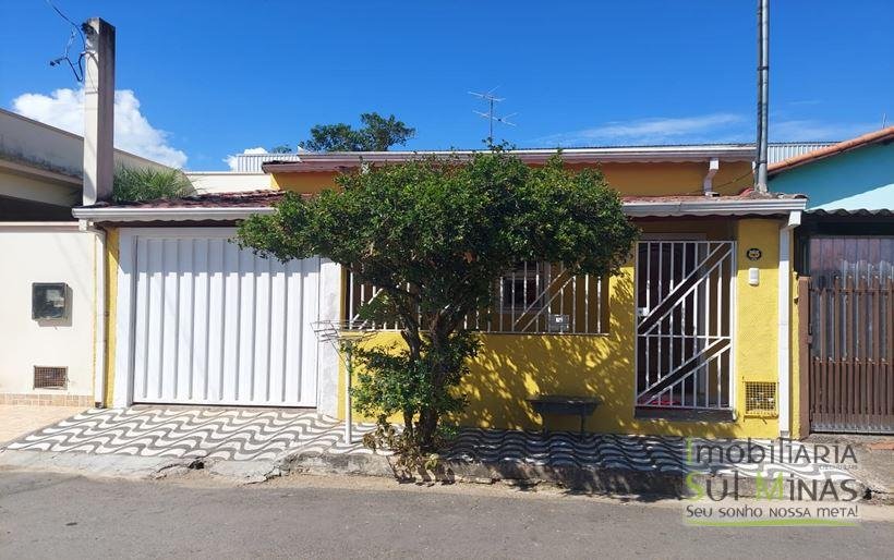 Casa Térrea Bem Localizada a Venda em Cambuí MG Cód. 1686 (1)