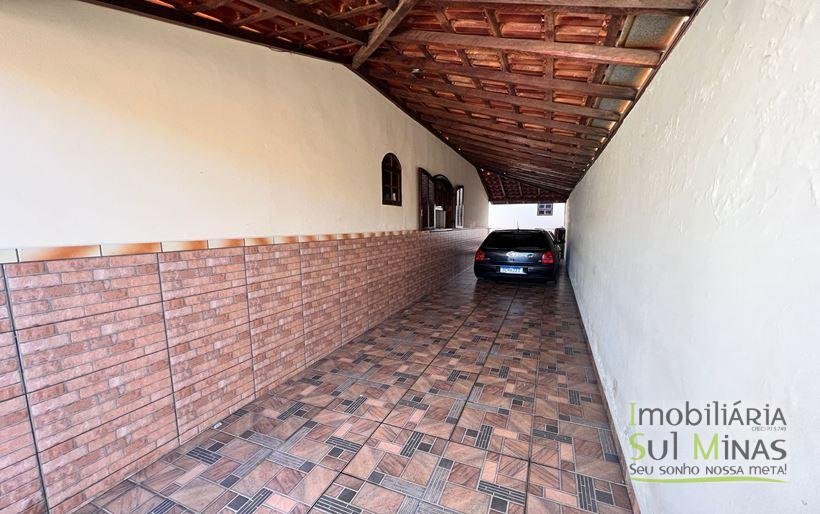 Casa Térrea com 3 dormitórios sendo 1 suíte a Venda em Cambuí MG Cód. 1695 (1)