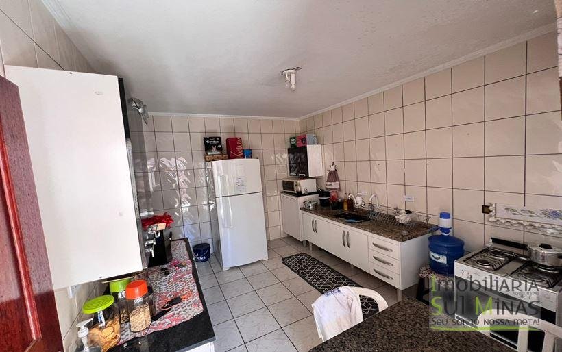 Casa Térrea com 3 dormitórios sendo 1 suíte a Venda em Cambuí MG Cód. 1695 (12)