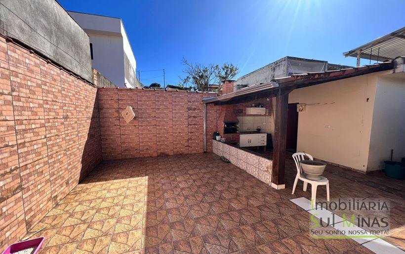 Casa Térrea com 3 dormitórios sendo 1 suíte a Venda em Cambuí MG Cód. 1695 (15)