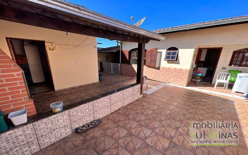 Casa Térrea com 3 dormitórios sendo 1 suíte a Venda em Cambuí MG Cód. 1695 (16)