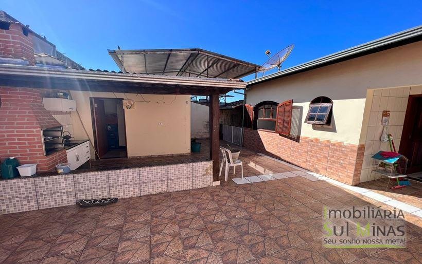 Casa Térrea com 3 dormitórios sendo 1 suíte a Venda em Cambuí MG Cód. 1695 (17)