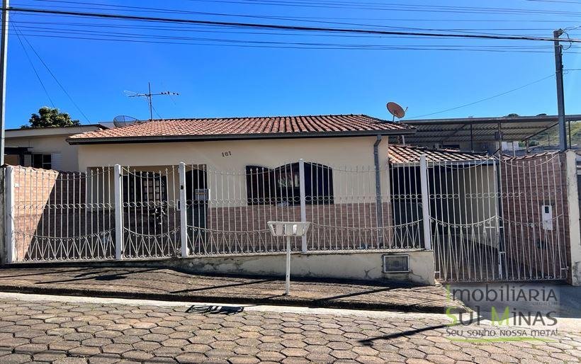 Casa Térrea com 3 dormitórios sendo 1 suíte a Venda em Cambuí MG Cód. 1695 (2)
