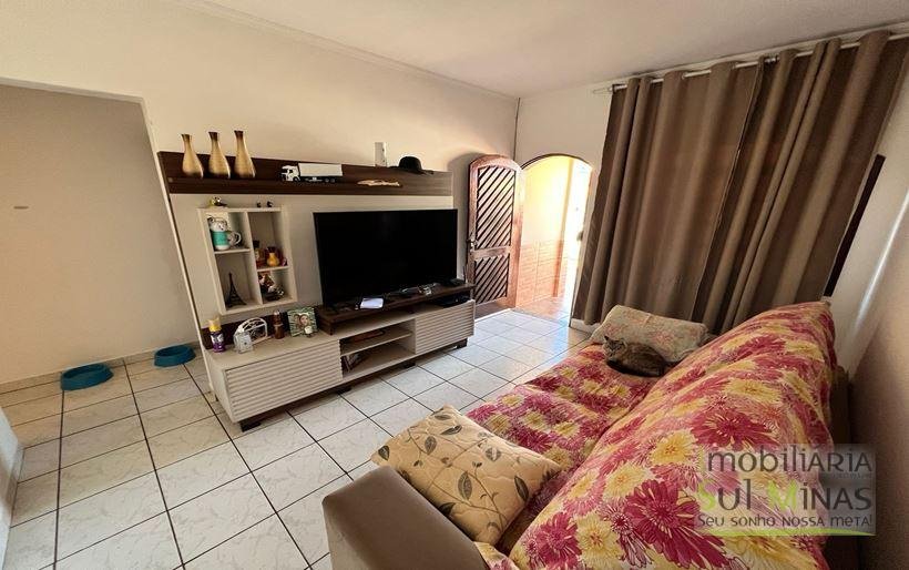 Casa Térrea com 3 dormitórios sendo 1 suíte a Venda em Cambuí MG Cód. 1695 (4)