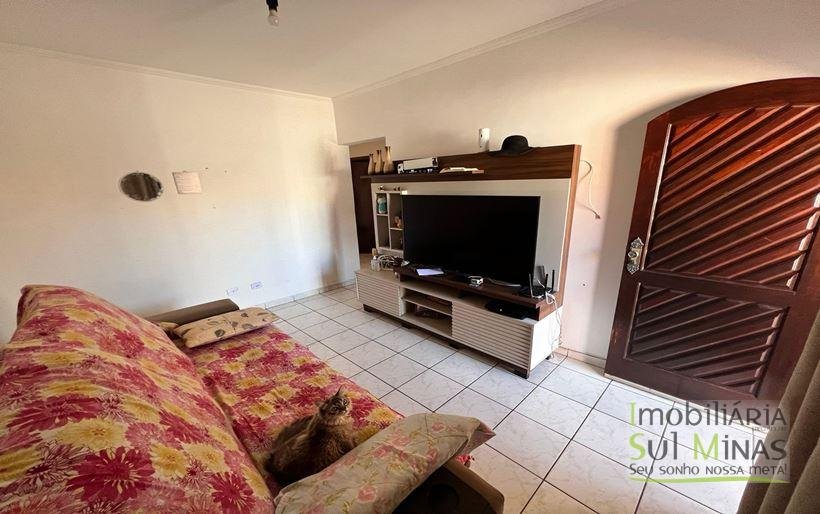 Casa Térrea com 3 dormitórios sendo 1 suíte a Venda em Cambuí MG Cód. 1695 (5)