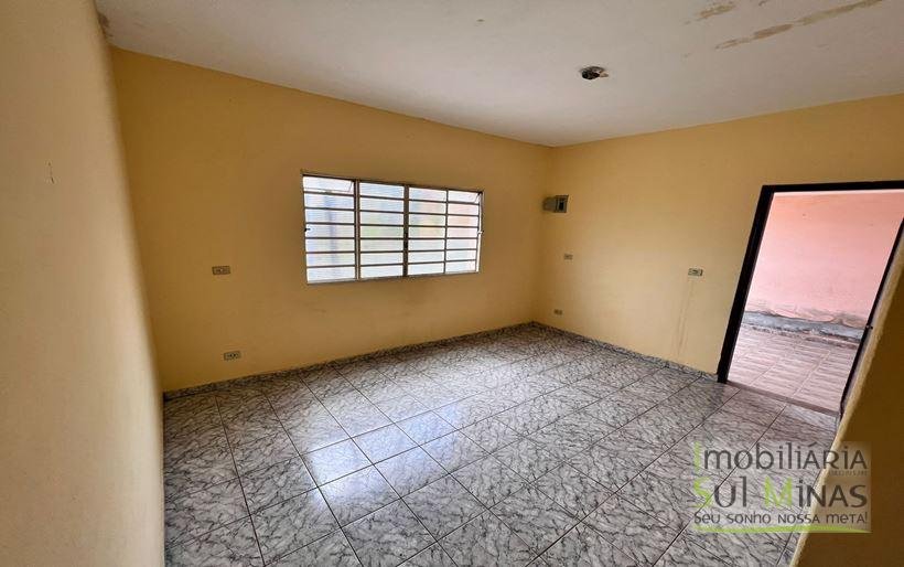 Casa a Venda em Cambuí MG com Ponto Comercial e Lote Amplo Cód. 1637 (8)