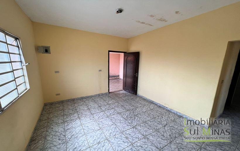 Casa a Venda em Cambuí MG com Ponto Comercial e Lote Amplo Cód. 1637 (9)