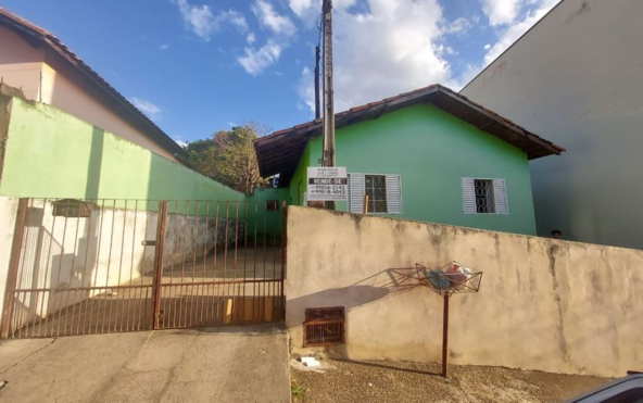 Casa com 2 moradas próximo ao Centro a venda em Cambui MG Cód 1766 (27)