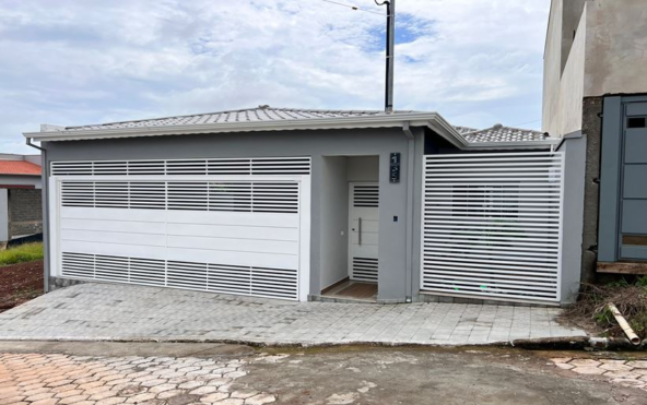 Linda casa a venda em Cambuí MG com Piscina Cód. 1618 (2)