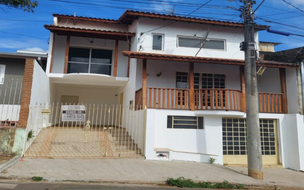 Sobrado com ponto comercial a Venda em Cambuí MG Cod. 1764 (1)