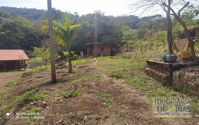 Chácara com aproximadamente 1.000 m² em Camanducaia MG Cod. 1783 (1)