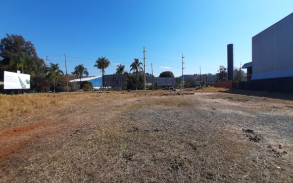 Lote de 7.096 m² na principal avenida da cidade de Cambuí MG 1343 (3)