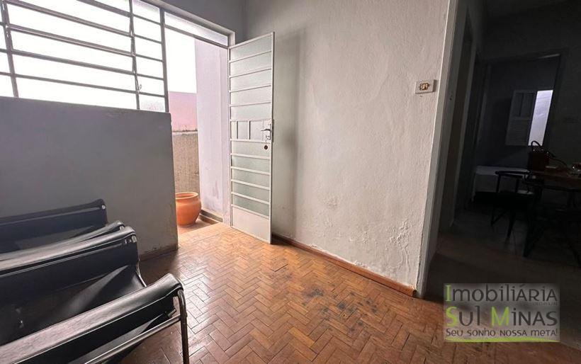 Casa a Venda no Centro de Cambuí MG com 182 m² de Lote  Cod. 1826 (46)