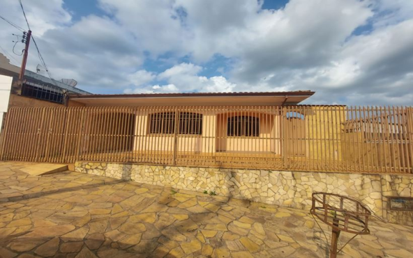 Casa a venda no Centro de Estiva MG Cod. 1823 (28)