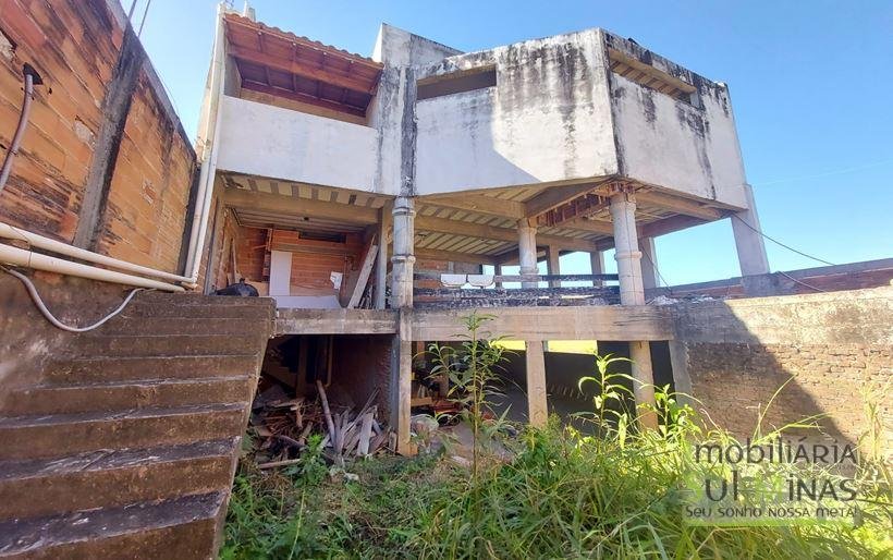 Casa de Alto Padrão em Construção a Venda no Córrego do Bom Jesus MG Cod. 1815 (1)