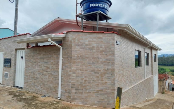 Casa de Esquina para Locação em Cambuí MGCod. 1812 (2)