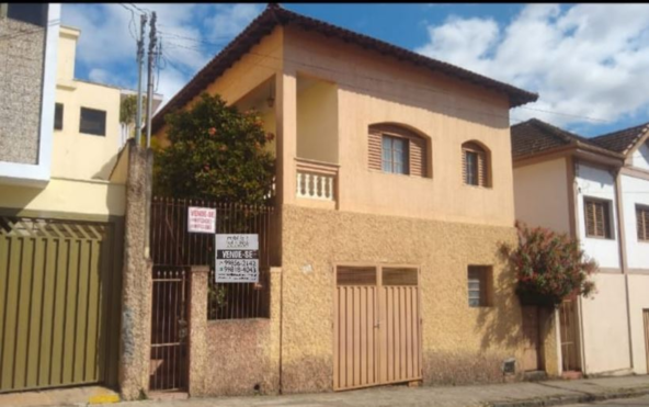 Casa a Venda no Centro de Cambuí MG com 345 m² de Terreno Cod. 1840 (1)