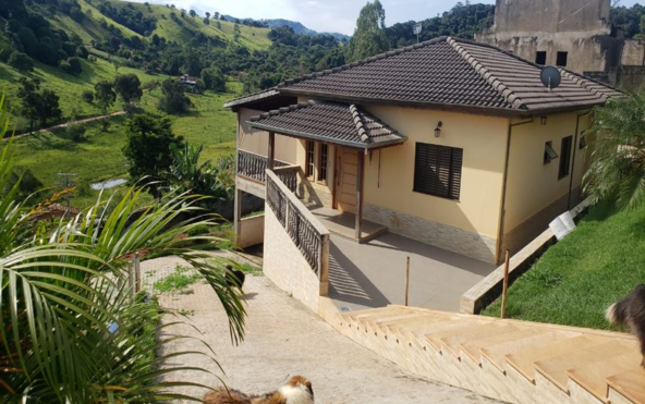 Casa de 260 m² em Condomínio a Venda em Cambuí MG Cod. 1900 (24)