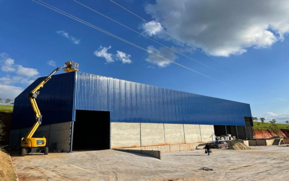 Galpão Novo de 1300m² para Locação a 2km da Pista Cod. 1781 (1)