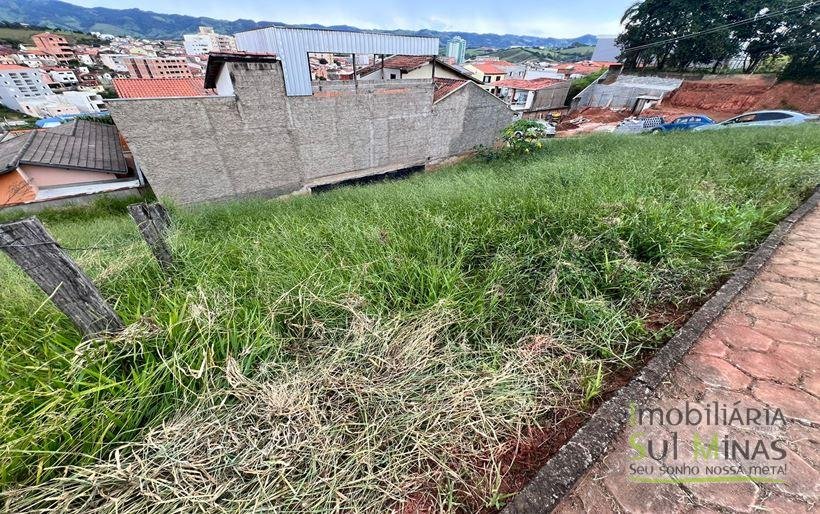 Lote Próximo ao Centro de Esquina com 255 m ² a Venda em Cambuí MG Cod. 1887 (3)