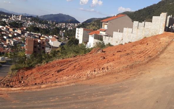 Lote Urbano a 1700 metros do Centro de Extrema MG Cod. 1881 (1)