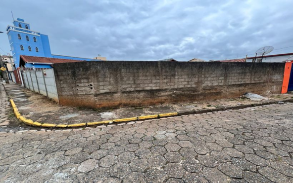 Lote de 225,14 m² de Esquina no Centro de Cambuí MG Cod. 1885 (1)