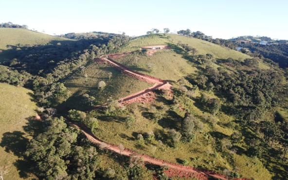 Terreno à Venda com Estrada Própria em Bom Repouso MG Cod. 1883 (2)
