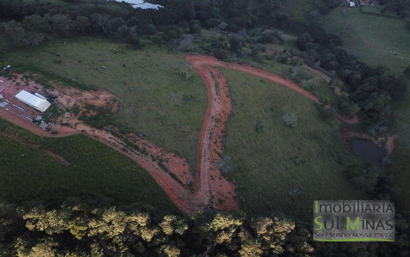 Terreno à Venda com Estrada Própria em Bom Repouso MG Cod. 1883 (6)