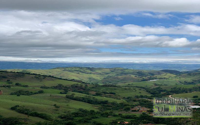 Terreno à Venda com Estrada Própria em Bom Repouso MG Cod. 1883 (8)