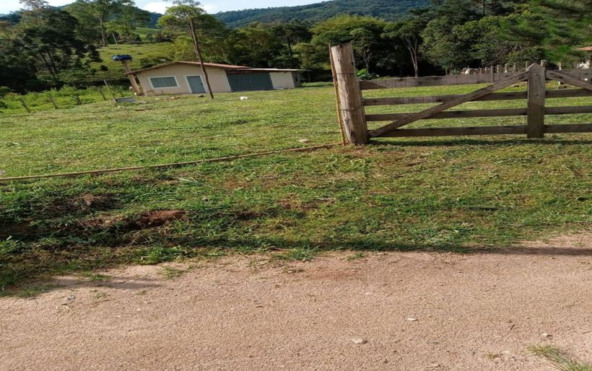 Chácara com Riacho à Venda em Senador Amaral MG Cod. 1921 (1)