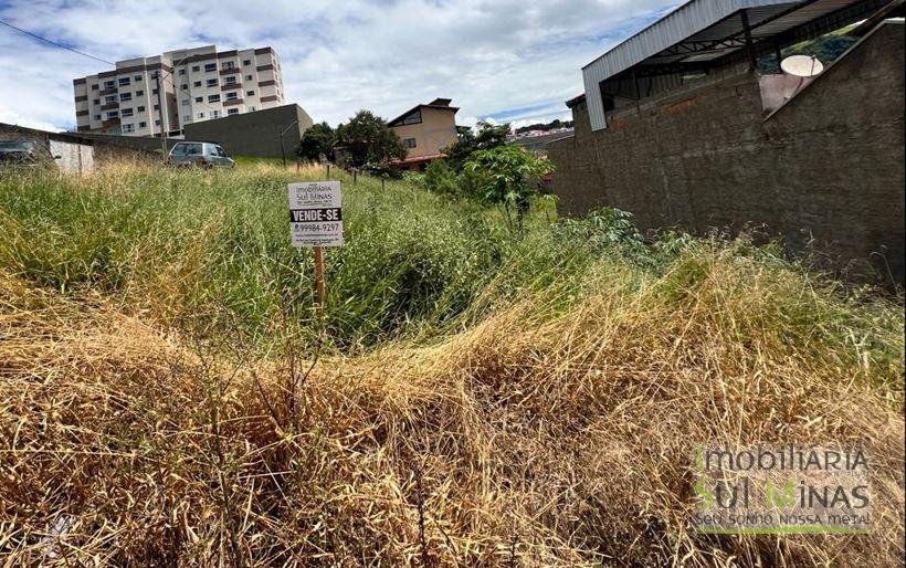 Lote Próximo ao Centro de Esquina com 255 m ² a Venda em Cambuí MG Cod. 1887 (4)