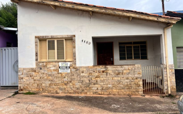 Casa a venda no centro de Cambuí MG com 3 dormitórios Cod. 1941 (1)