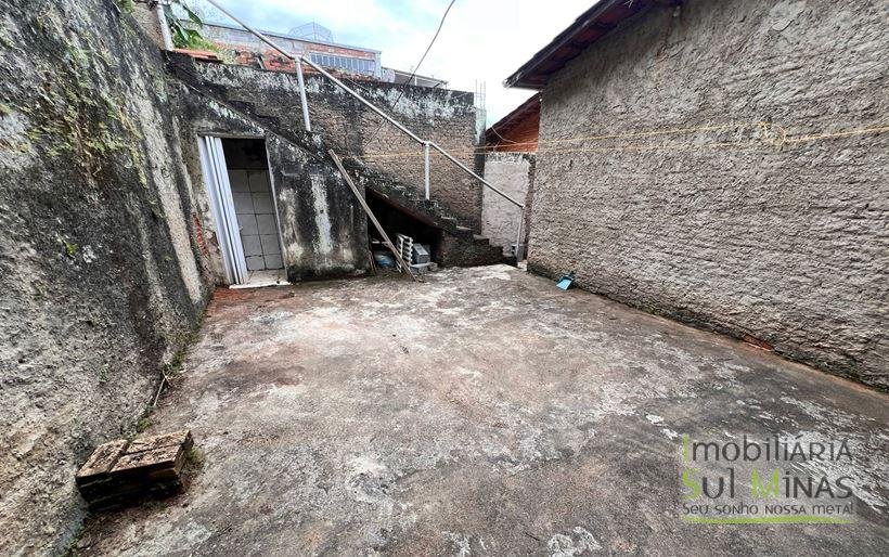 Casa a venda no centro de Cambuí MG com 3 dormitórios Cod. 1941 (16)