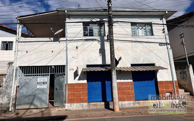 Casa a venda em Cambuí MG, tendo potencial de 4 aluguéis e 1 ponto comercial. Cod. 1960 (1)