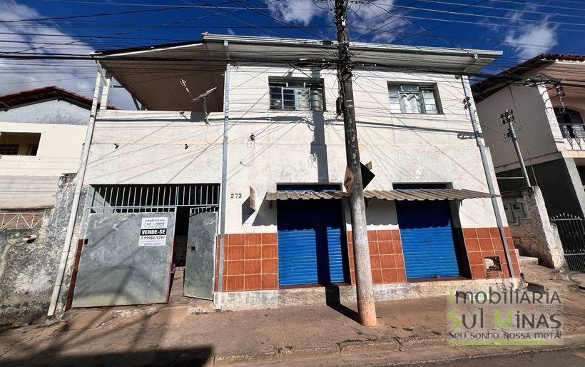 Casa a venda em Cambuí MG, tendo potencial de 4 aluguéis e 1 ponto comercial. Cod. 1960 (3)