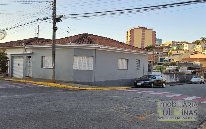 Casa com Terreno para Duas Esquinas próximo ao Centro de Cambuí MG Cód. 1982 (11)