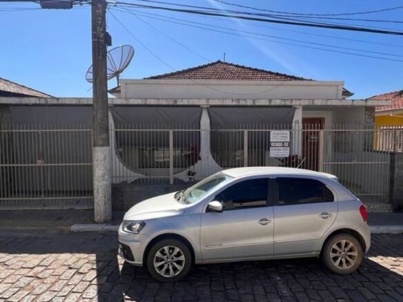Casa com lote de 314,30m² à Venda no Córrego do Bom Jesus MG Cód. 2004 (11)